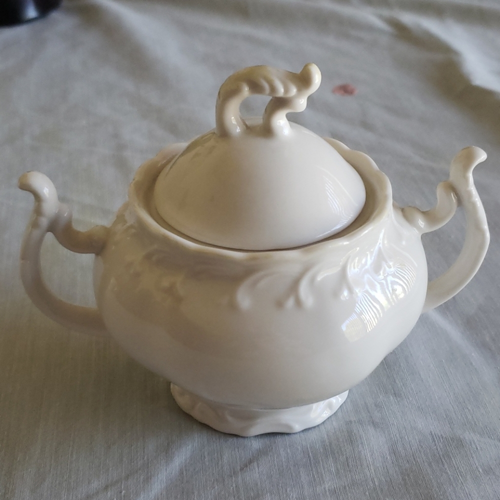 Grace White Ceramic Teaware Container.